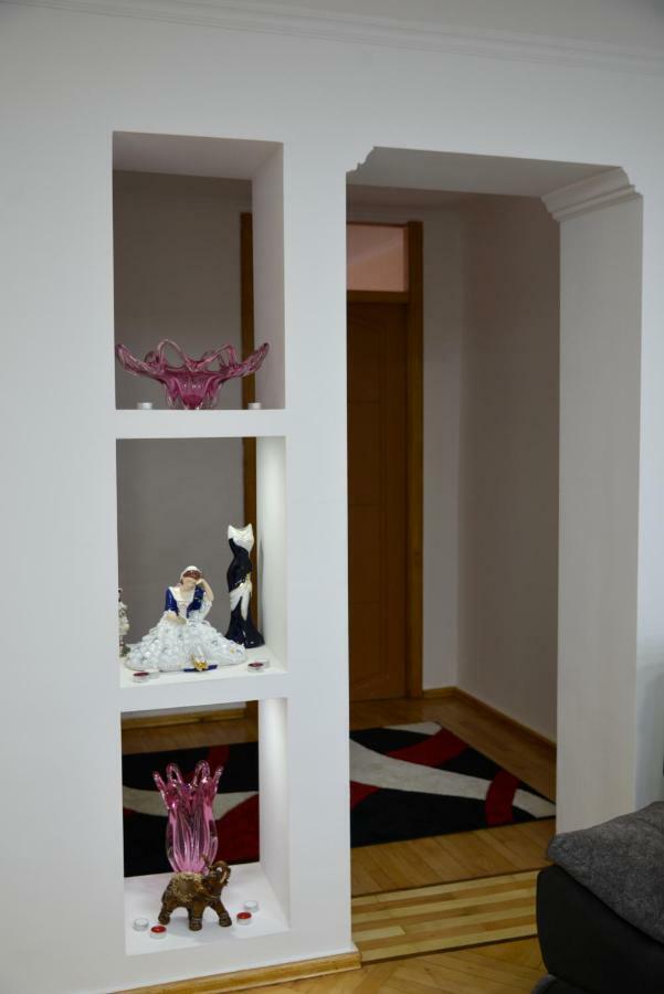 Anastasia Apartment Kutaisi Bagian luar foto